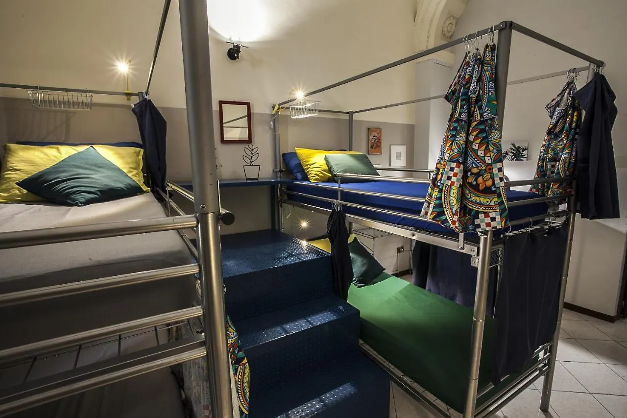 Hostal Ostello Degli Elefanti Catania Italia